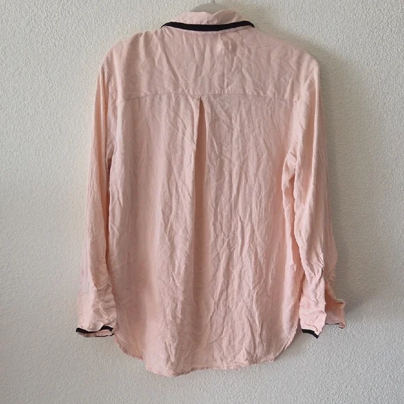 Old Navy Peach Blouse with Black Contrast Trim - Picture 4 of 4